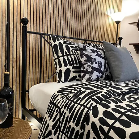 Sparrow In Kazimierz * كراكوفيا